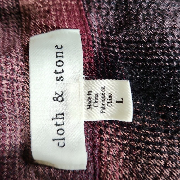 Cloth & Stone Women's Burgundy and Black Button Down Size Large - Picture 4 of 6